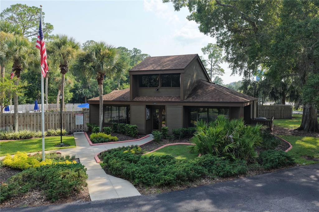 For Sale: $179,000 (2 beds, 2 baths, 1098 Square Feet)