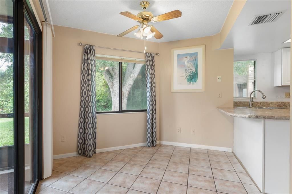 For Sale: $179,000 (2 beds, 2 baths, 1098 Square Feet)