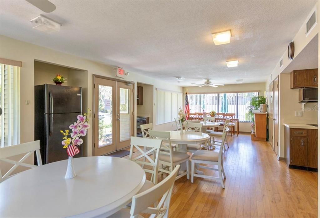 For Sale: $179,000 (2 beds, 2 baths, 1098 Square Feet)