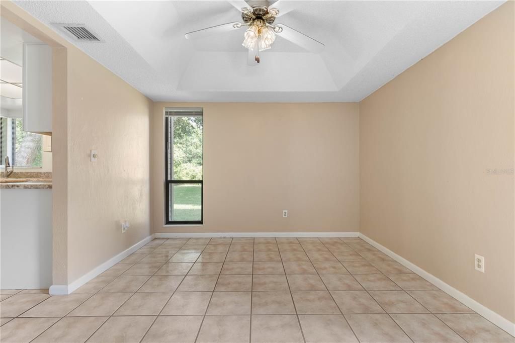 For Sale: $179,000 (2 beds, 2 baths, 1098 Square Feet)