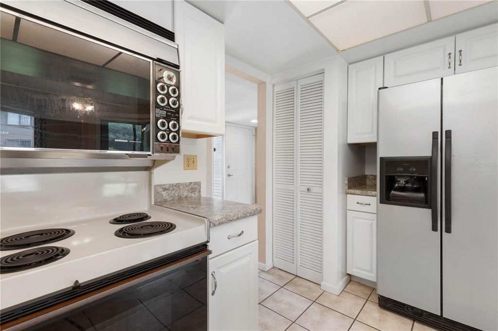 For Sale: $179,000 (2 beds, 2 baths, 1098 Square Feet)