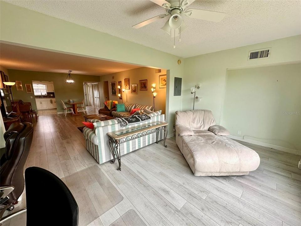For Sale: $139,900 (2 beds, 2 baths, 1400 Square Feet)