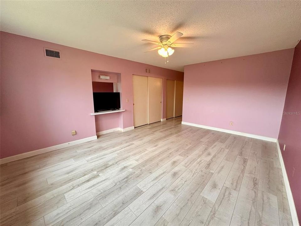 For Sale: $139,900 (2 beds, 2 baths, 1400 Square Feet)