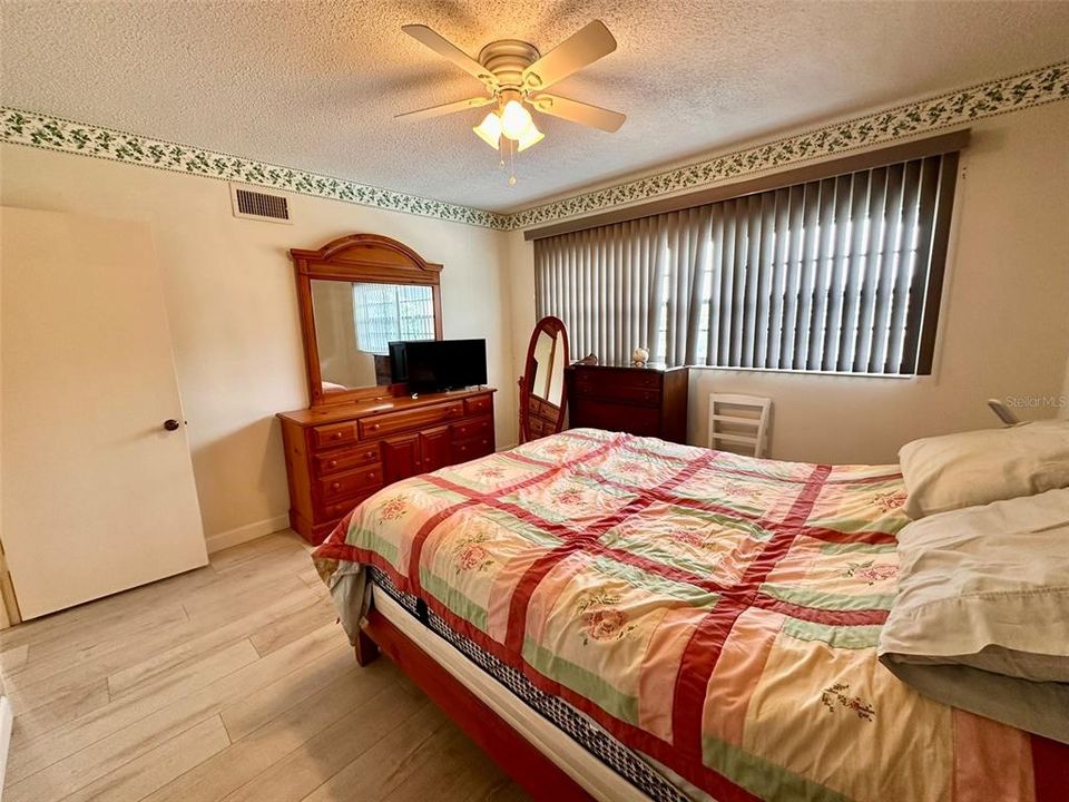 For Sale: $139,900 (2 beds, 2 baths, 1400 Square Feet)