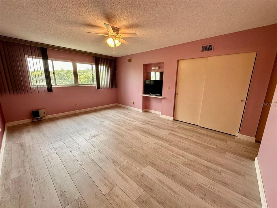 For Sale: $139,900 (2 beds, 2 baths, 1400 Square Feet)