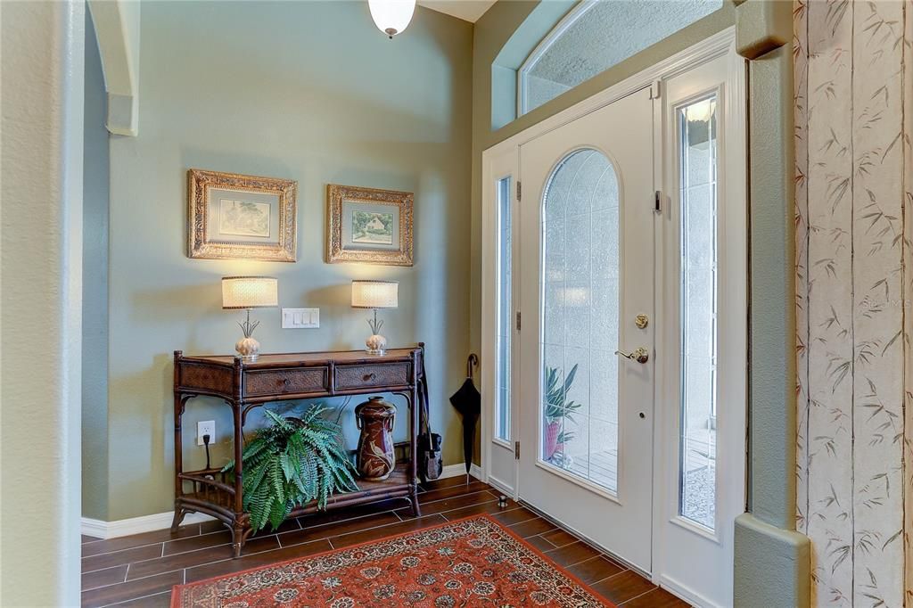 En Venta: $550,000 (4 camas, 3 baños, 2476 Pies cuadrados)