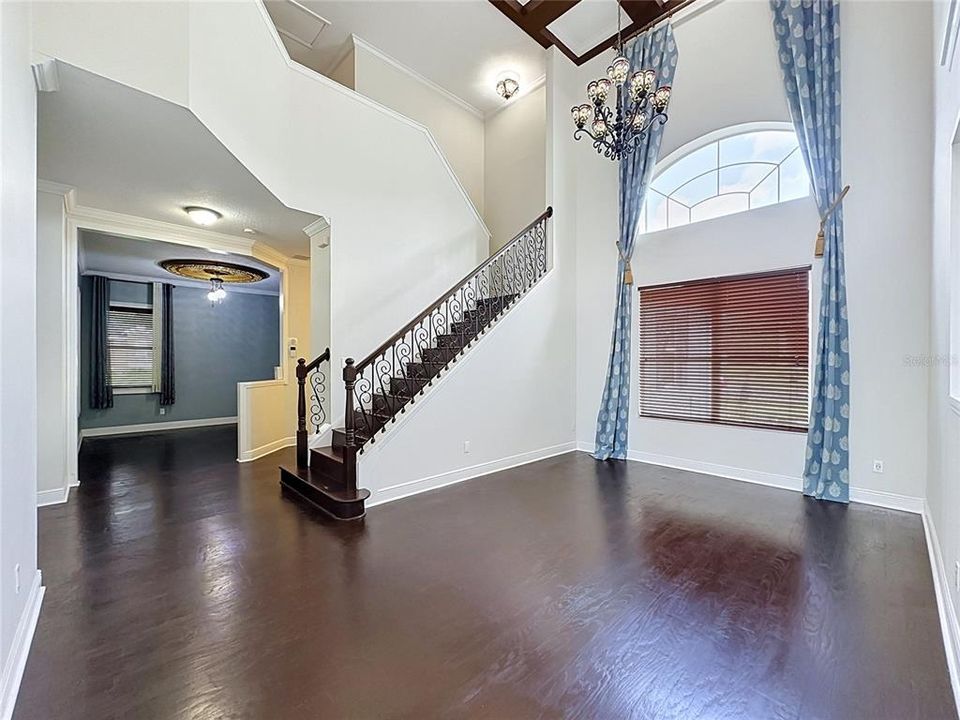 Activo con contrato: $649,700 (4 camas, 3 baños, 3575 Pies cuadrados)