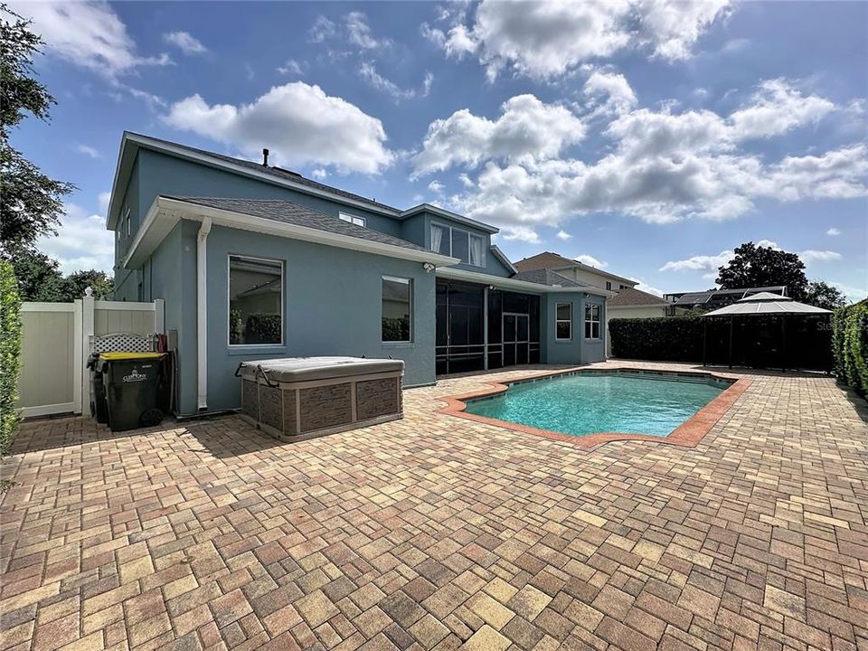 Activo con contrato: $649,700 (4 camas, 3 baños, 3575 Pies cuadrados)