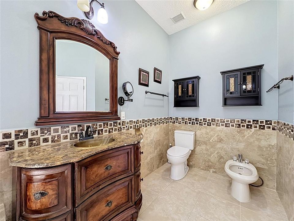 Activo con contrato: $649,700 (4 camas, 3 baños, 3575 Pies cuadrados)