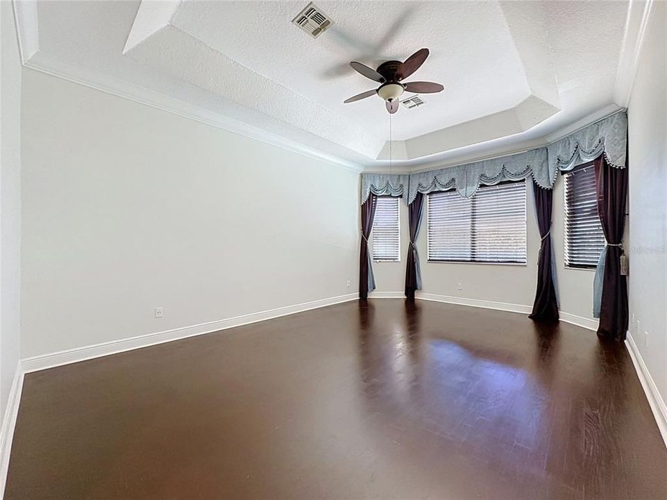 Activo con contrato: $649,700 (4 camas, 3 baños, 3575 Pies cuadrados)