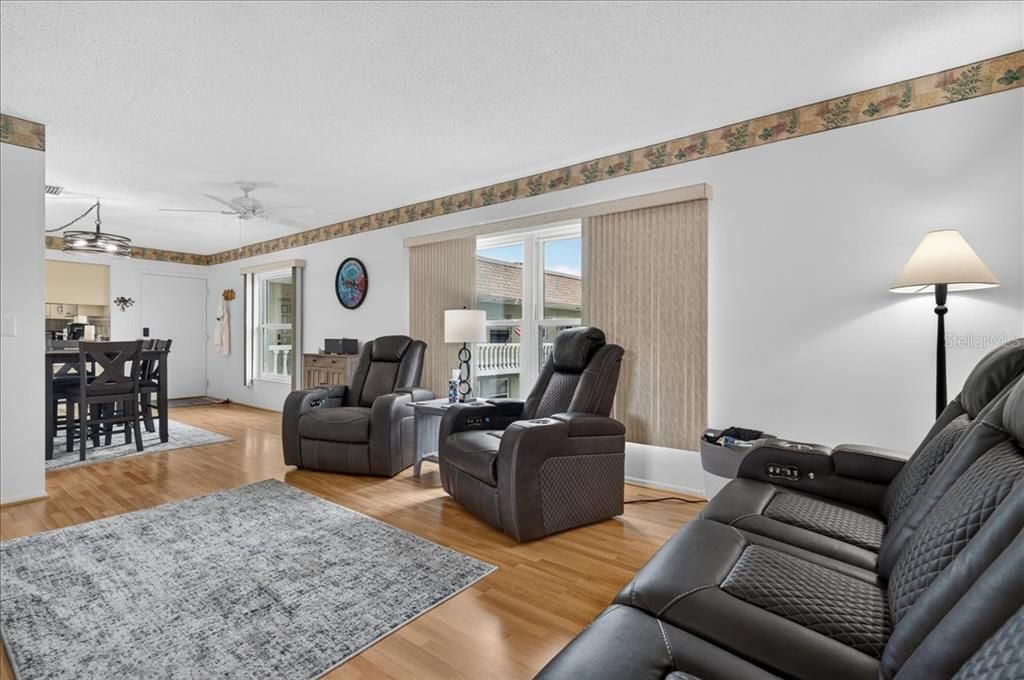 En Venta: $149,900 (2 camas, 2 baños, 871 Pies cuadrados)