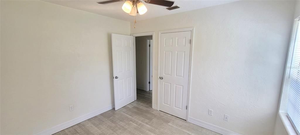 For Sale: $299,900 (3 beds, 2 baths, 950 Square Feet)
