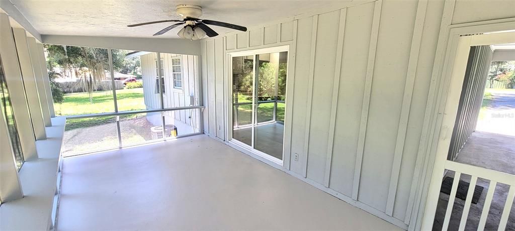 For Sale: $299,900 (3 beds, 2 baths, 950 Square Feet)
