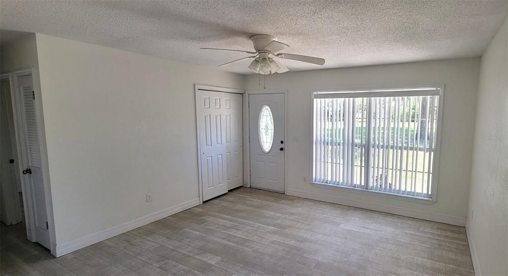 For Sale: $299,900 (3 beds, 2 baths, 950 Square Feet)
