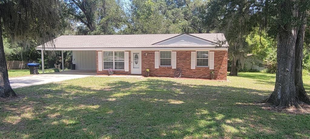 For Sale: $299,900 (3 beds, 2 baths, 950 Square Feet)