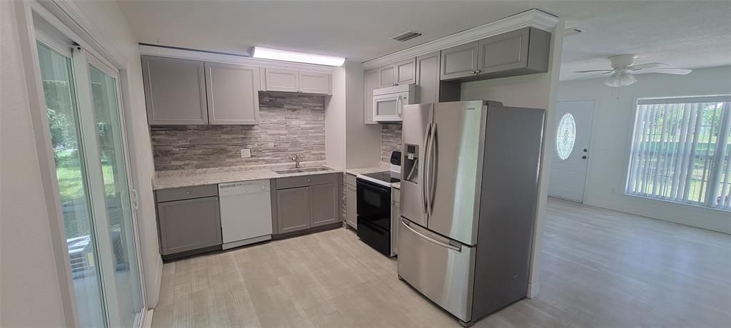 For Sale: $299,900 (3 beds, 2 baths, 950 Square Feet)