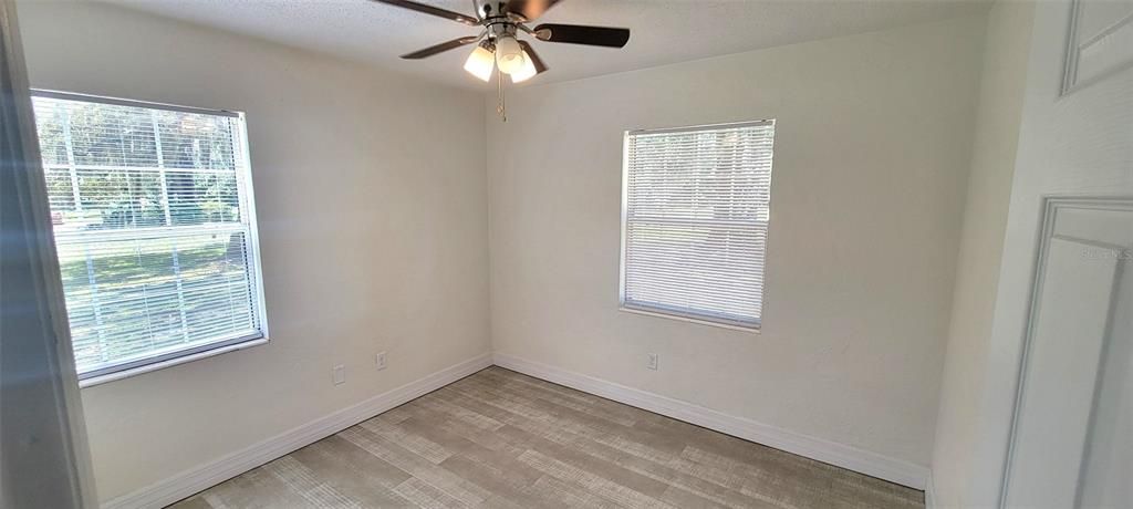 For Sale: $299,900 (3 beds, 2 baths, 950 Square Feet)