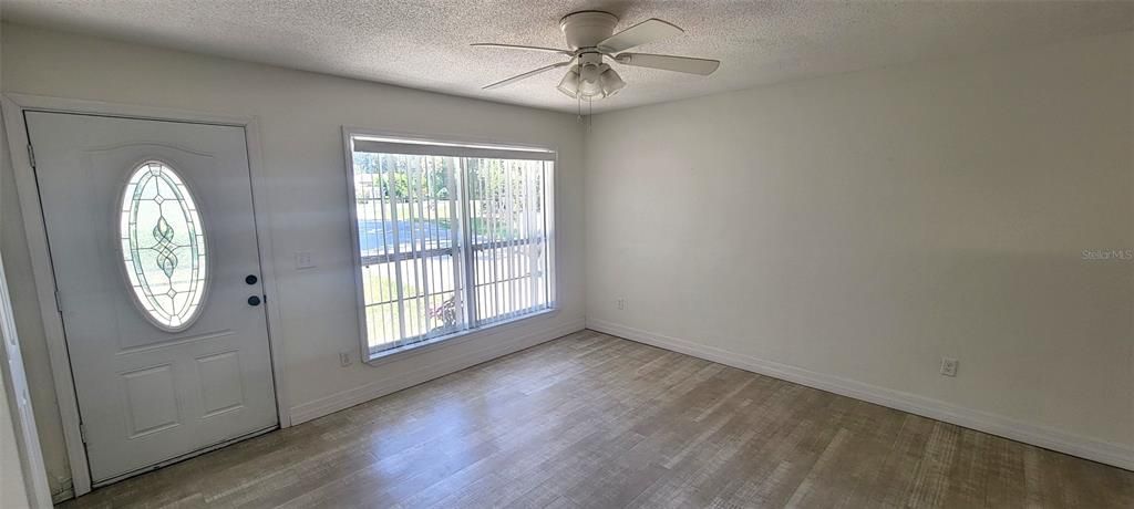 For Sale: $299,900 (3 beds, 2 baths, 950 Square Feet)