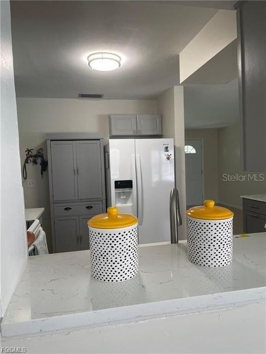 На продажу: $2,599,900 (2 спален, 2 ванн, 1029 Квадратных фут)
