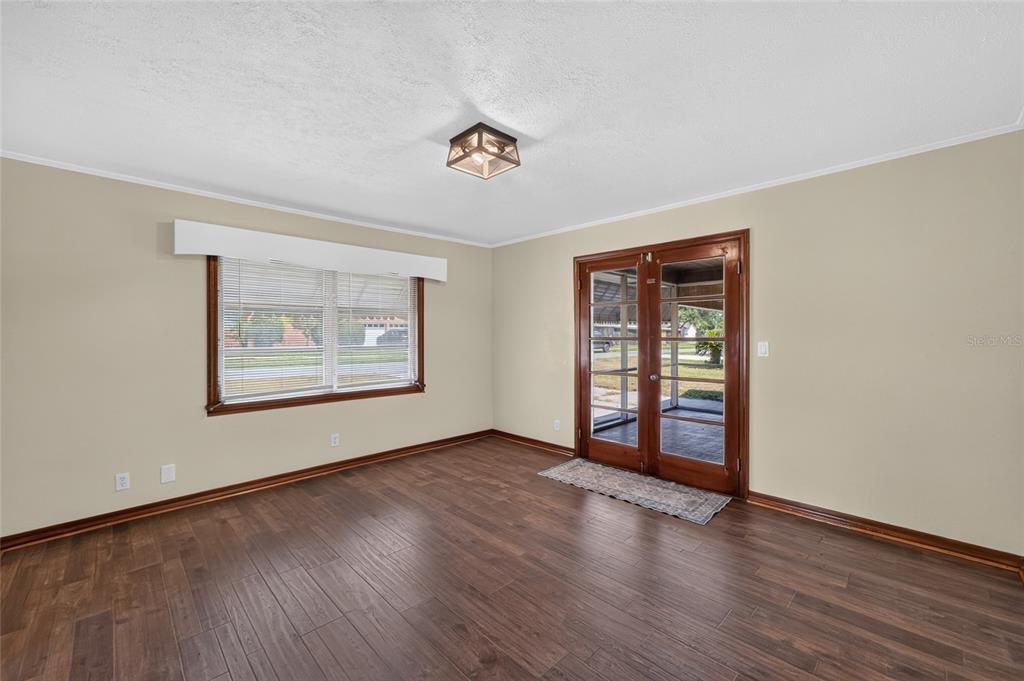 На продажу: $299,000 (3 спален, 1 ванн, 1452 Квадратных фут)