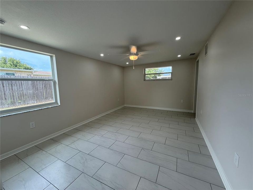 В аренду: $1,995 (3 спален, 2 ванн, 1429 Квадратных фут)