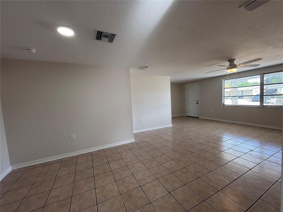 В аренду: $1,995 (3 спален, 2 ванн, 1429 Квадратных фут)