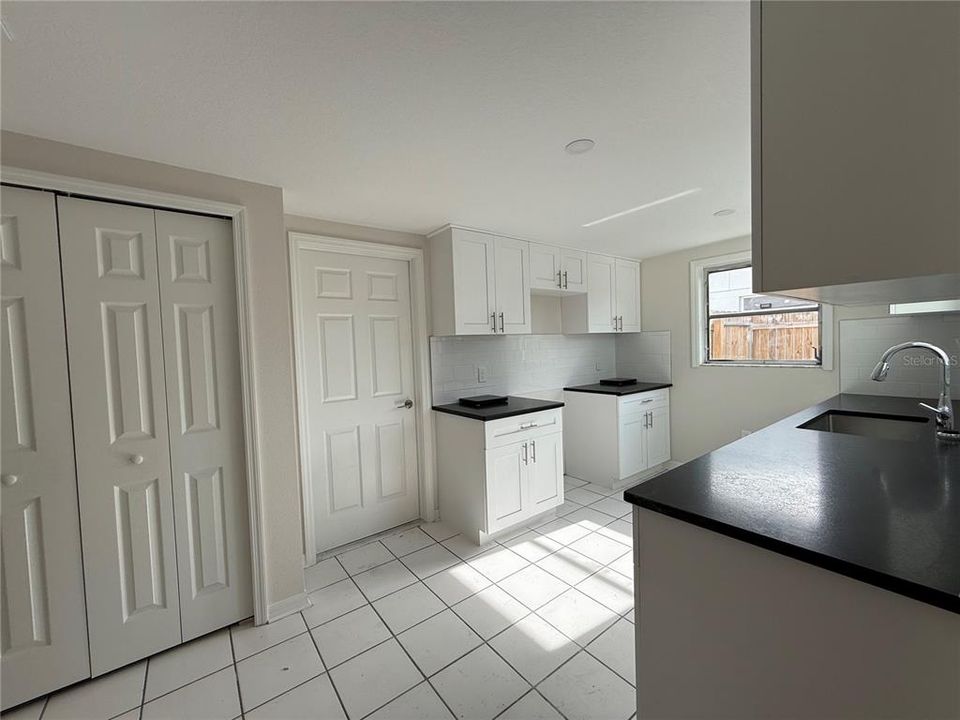 В аренду: $1,995 (3 спален, 2 ванн, 1429 Квадратных фут)