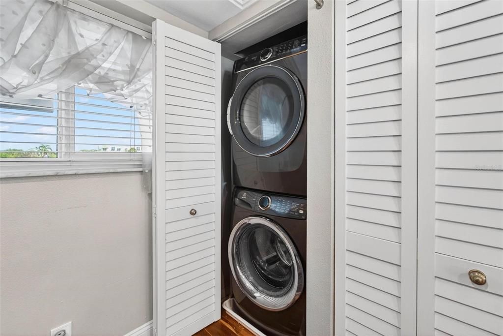 В аренду: $4,000 (2 спален, 2 ванн, 1135 Квадратных фут)