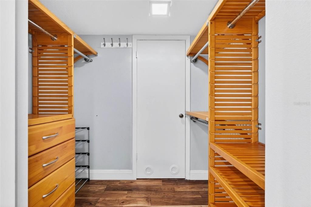 В аренду: $4,000 (2 спален, 2 ванн, 1135 Квадратных фут)