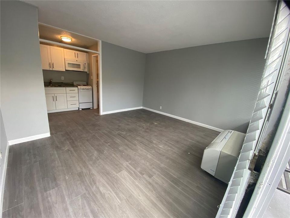 В аренду: $795 (0 спален, 1 ванн, 500 Квадратных фут)