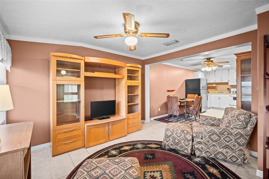 На продажу: $135,000 (2 спален, 2 ванн, 720 Квадратных фут)