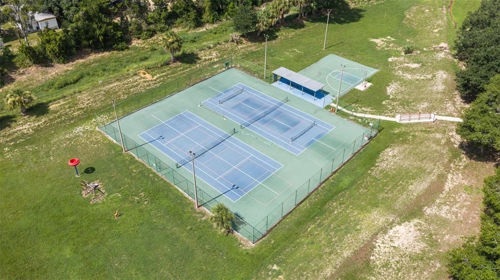 На продажу: $135,000 (2 спален, 2 ванн, 720 Квадратных фут)