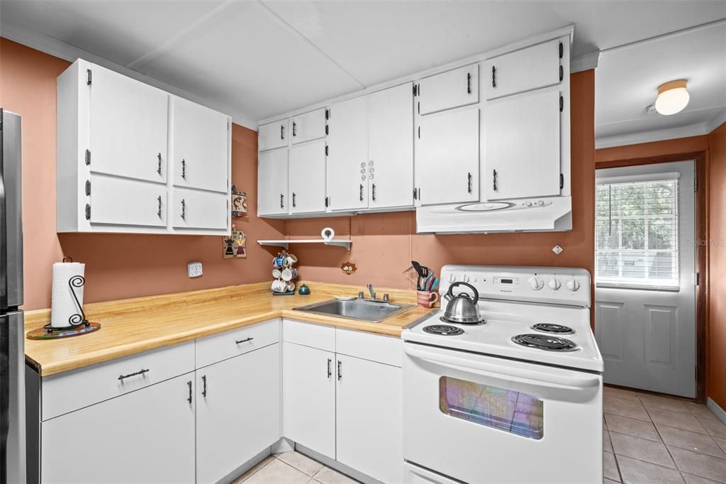 На продажу: $135,000 (2 спален, 2 ванн, 720 Квадратных фут)