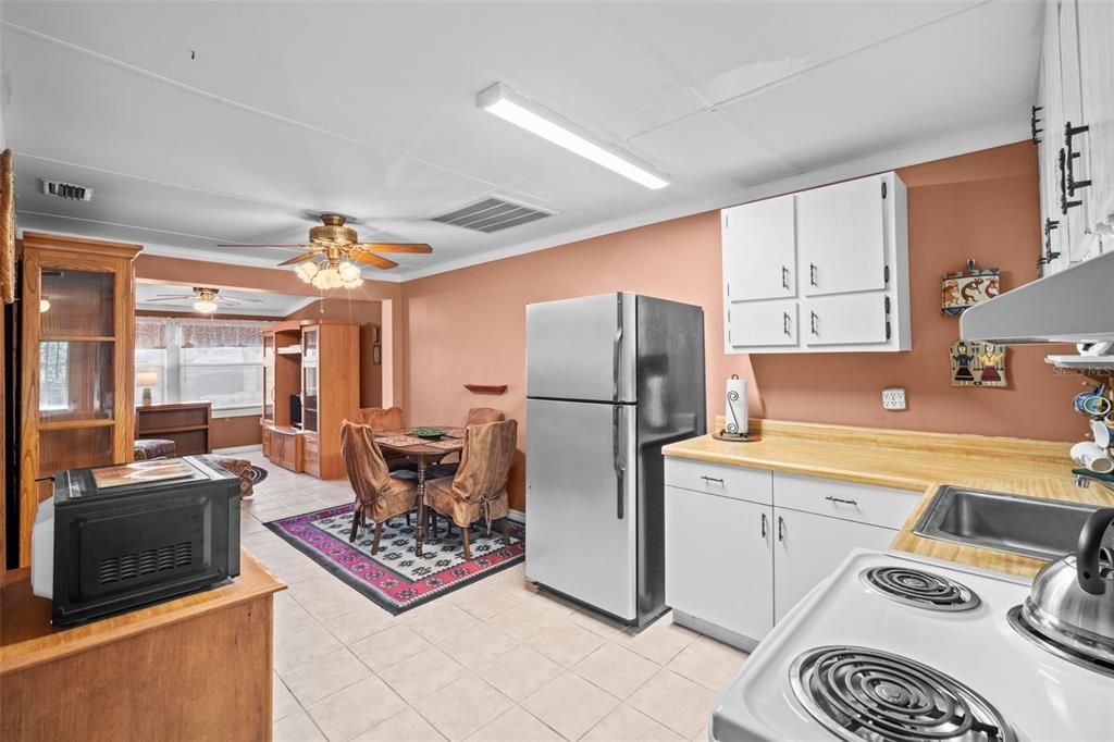 На продажу: $135,000 (2 спален, 2 ванн, 720 Квадратных фут)