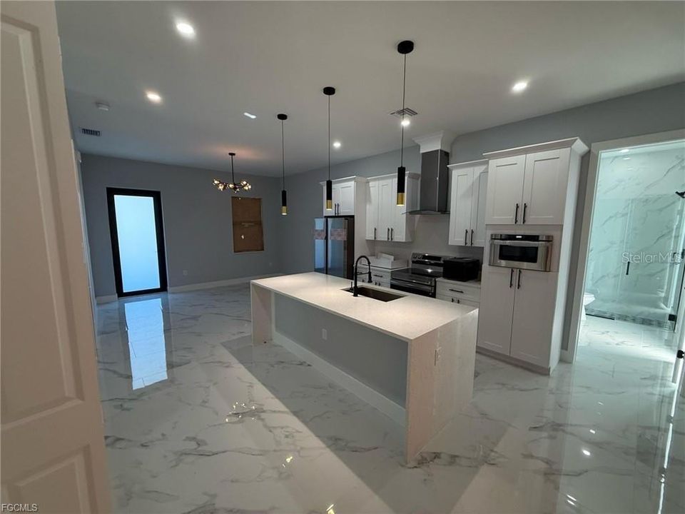 На продажу: $264,900 (3 спален, 3 ванн, 1057 Квадратных фут)