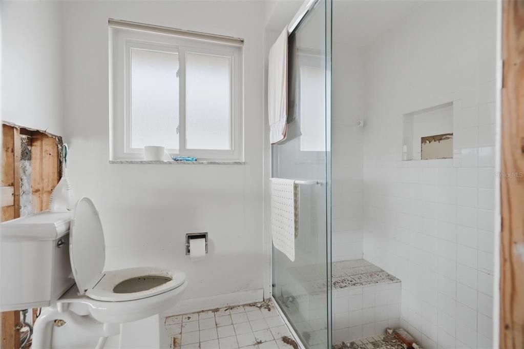 Activo con contrato: $890,000 (3 camas, 2 baños, 2092 Pies cuadrados)