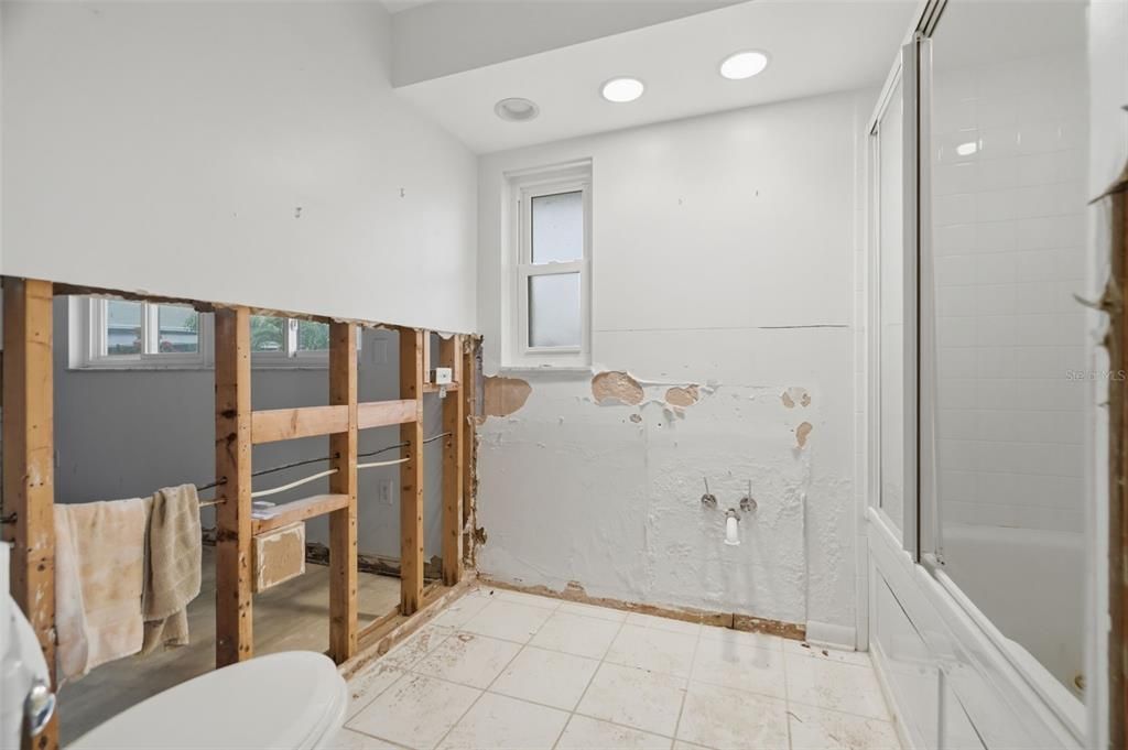 Activo con contrato: $890,000 (3 camas, 2 baños, 2092 Pies cuadrados)