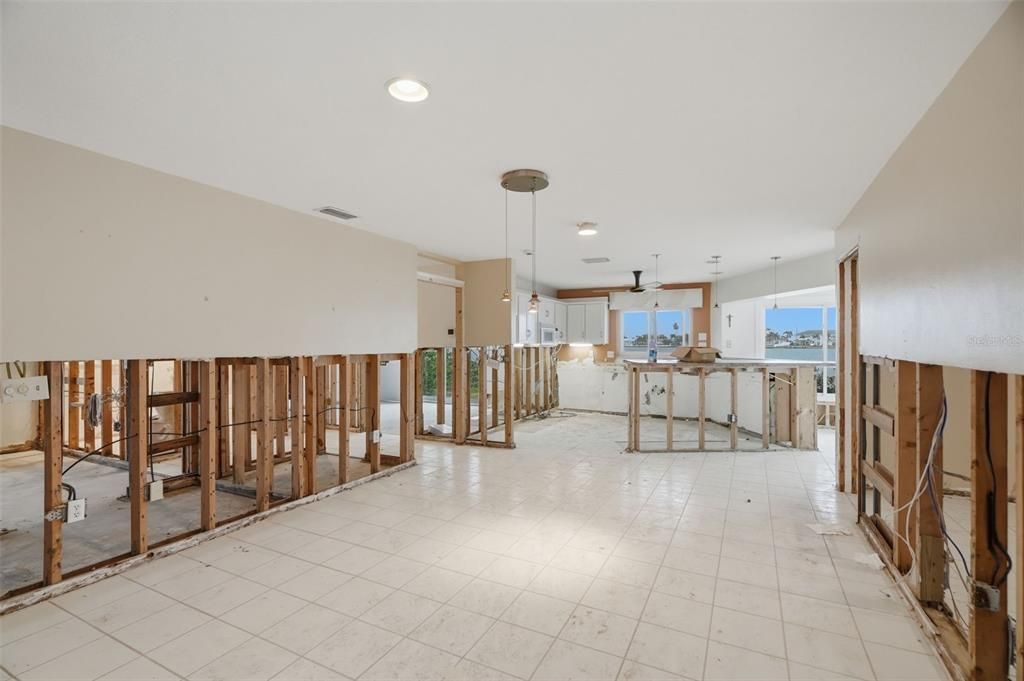 Activo con contrato: $890,000 (3 camas, 2 baños, 2092 Pies cuadrados)