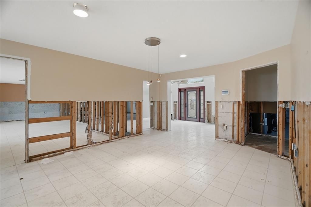 Activo con contrato: $890,000 (3 camas, 2 baños, 2092 Pies cuadrados)