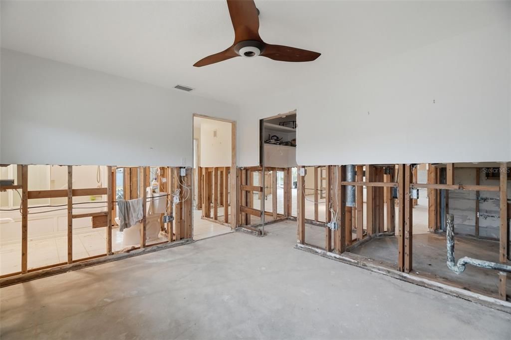 Activo con contrato: $890,000 (3 camas, 2 baños, 2092 Pies cuadrados)