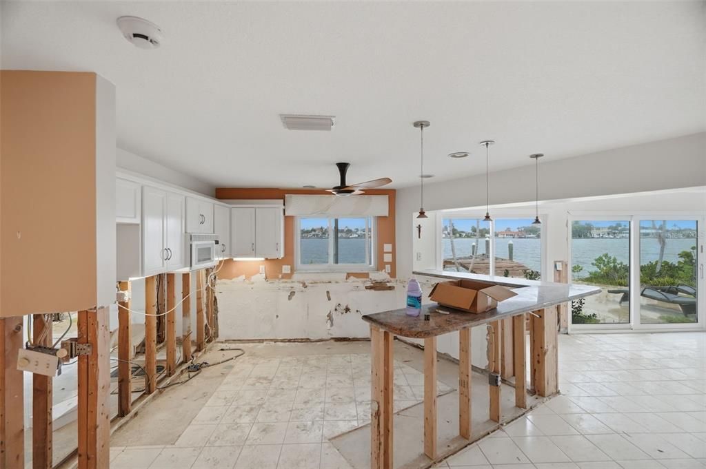 Activo con contrato: $890,000 (3 camas, 2 baños, 2092 Pies cuadrados)