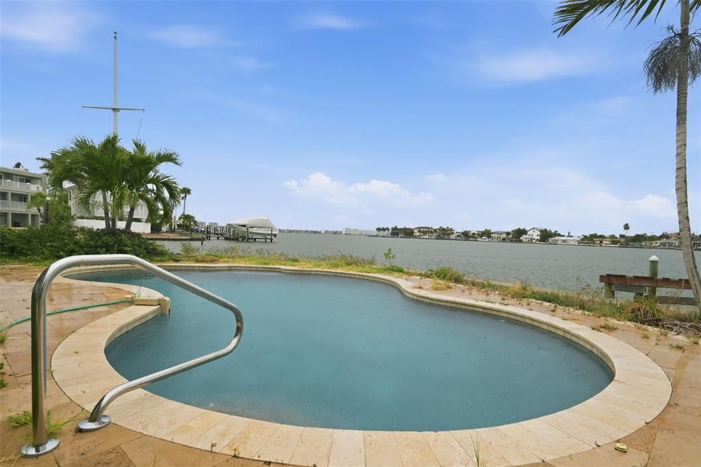 Activo con contrato: $890,000 (3 camas, 2 baños, 2092 Pies cuadrados)