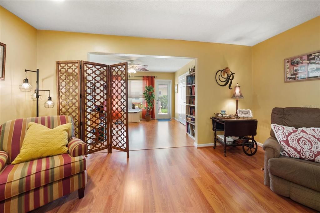 For Sale: $265,900 (2 beds, 2 baths, 1527 Square Feet)