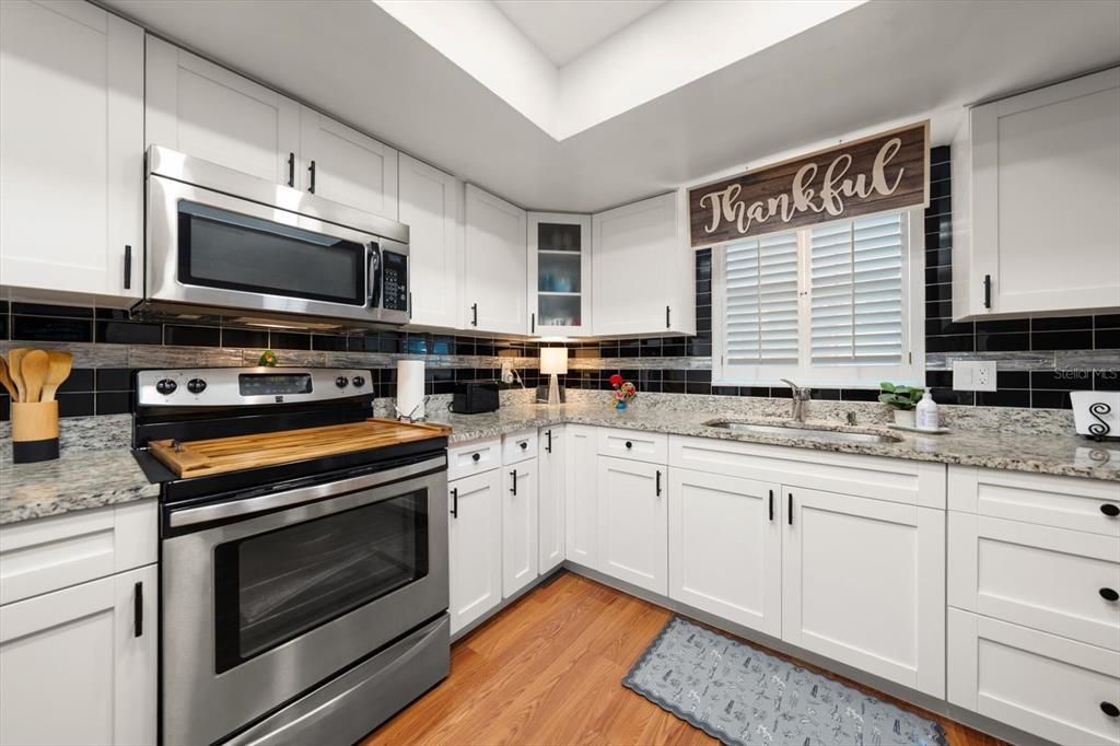 For Sale: $265,900 (2 beds, 2 baths, 1527 Square Feet)