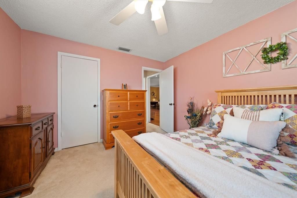 For Sale: $265,900 (2 beds, 2 baths, 1527 Square Feet)