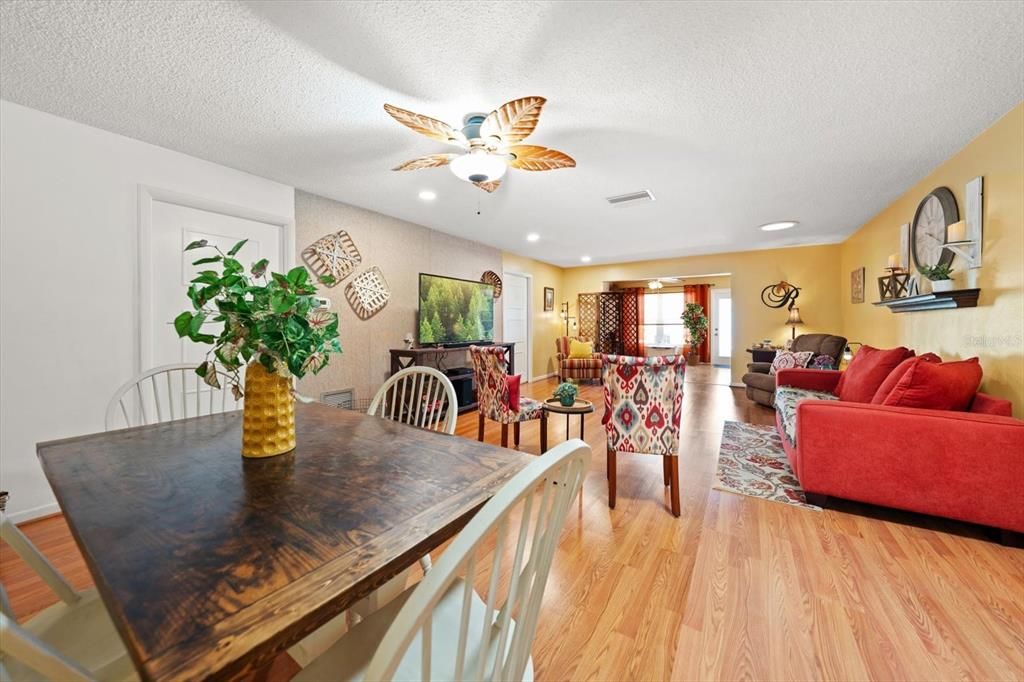 For Sale: $265,900 (2 beds, 2 baths, 1527 Square Feet)