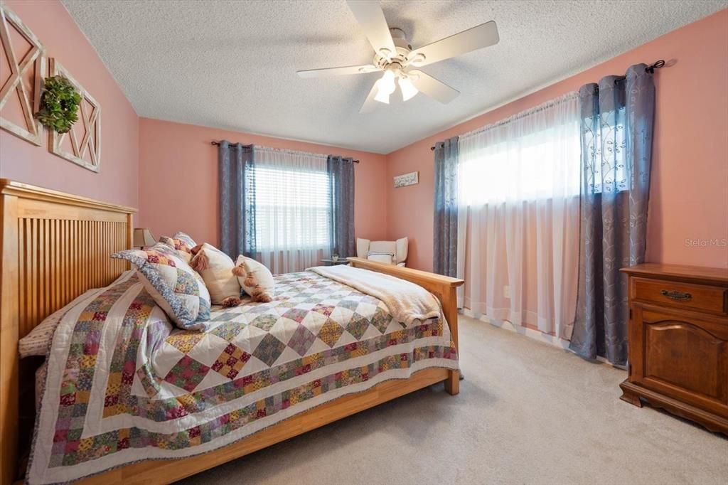 For Sale: $265,900 (2 beds, 2 baths, 1527 Square Feet)