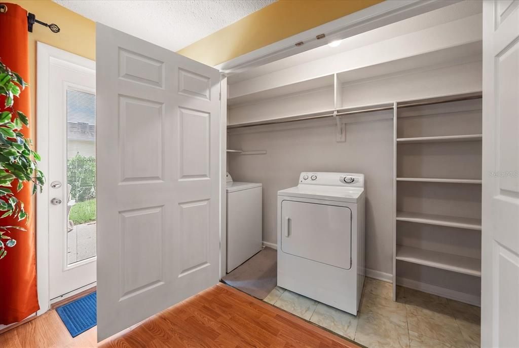 For Sale: $265,900 (2 beds, 2 baths, 1527 Square Feet)