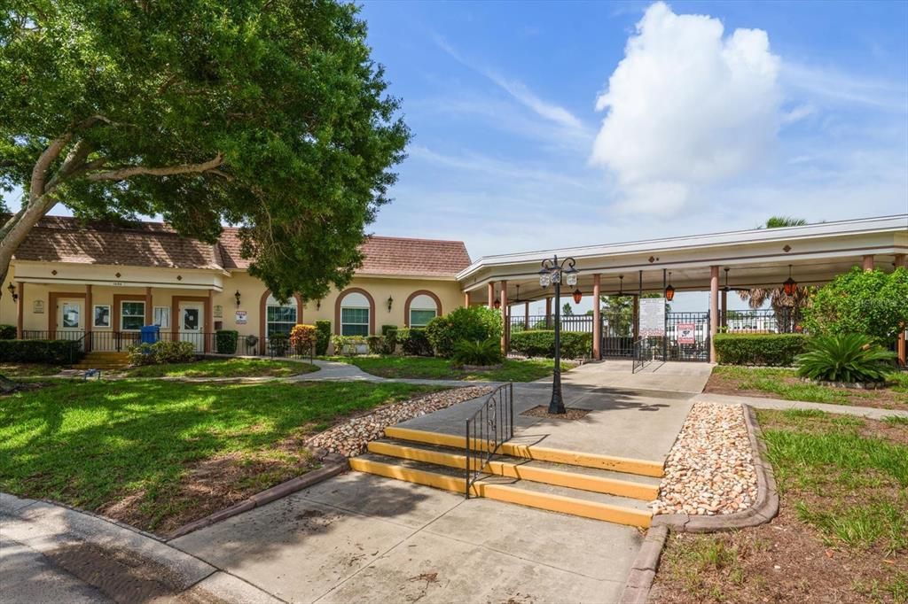 For Sale: $265,900 (2 beds, 2 baths, 1527 Square Feet)