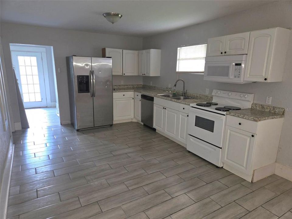 For Rent: $1,950 (2 beds, 2 baths, 1104 Square Feet)